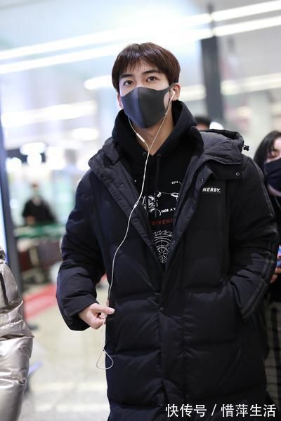 偶像男團競|丁澤仁《追光吧哥哥》跳《MAMA》舞臺超燃 忙趕行程節目錄制