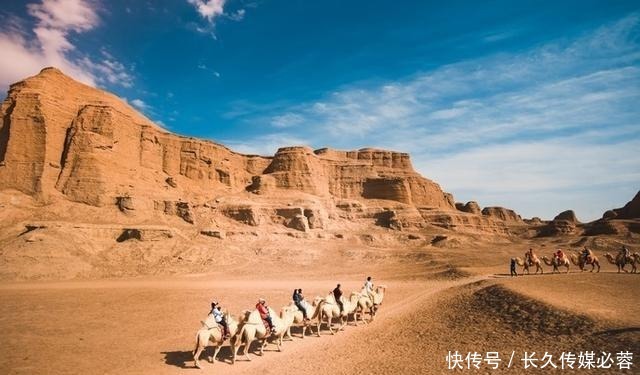 中年|新疆重新开放,国内秋季颜值巅峰全在这条线上,国庆自驾正合适!