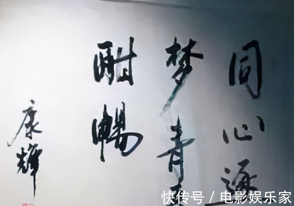 硬笔书法@“国脸”康辉的硬笔书法不是闹着玩的，果敢沉稳，字如其人，耐看