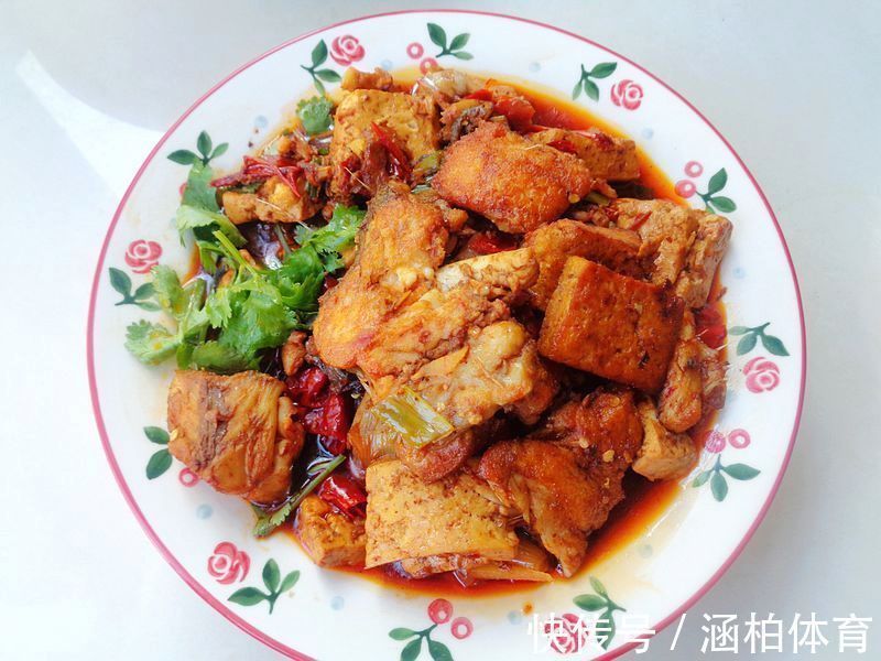 腊肉|我家五一大假过节饭,花钱不多,家人吃得开心,网友说仪式感真强