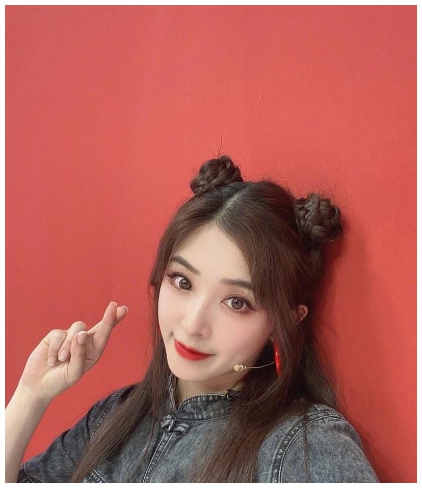 张含韵玩游戏真是拼，杨颖都自愧不如，女汉子形象算是人尽皆知了