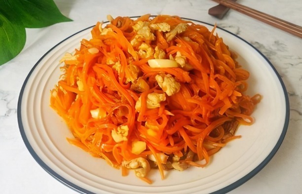 肝脏|爱喝酒的注意,以下4种食物,建议不要在喝酒的时候吃,来看一下