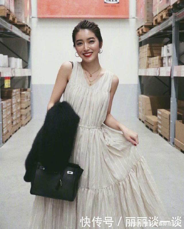 日本火了一位港风博主,基础款只要抹上红唇就时髦,大方又气质