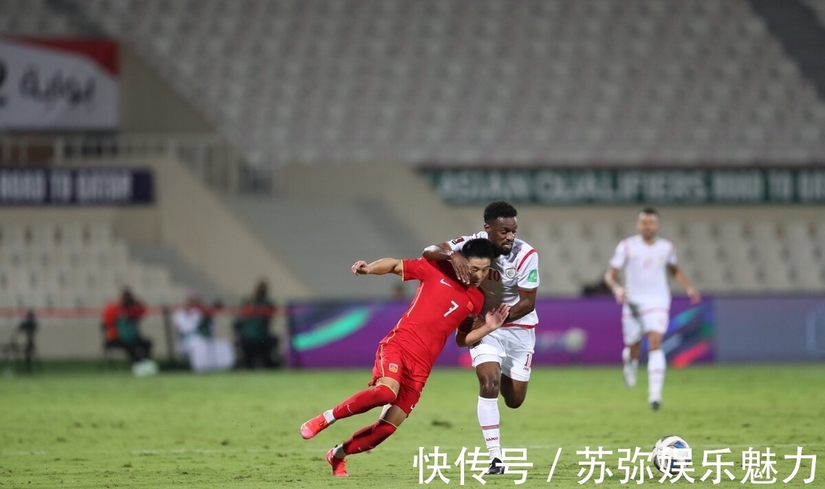 回传|比赛最后1分钟,国足还在后场倒脚,3次回传门将,以为3分已到手