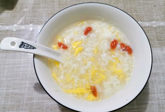 女人|女人更年期后,不妨多吃3种“零嘴”,皱纹、黄褐斑不敢来