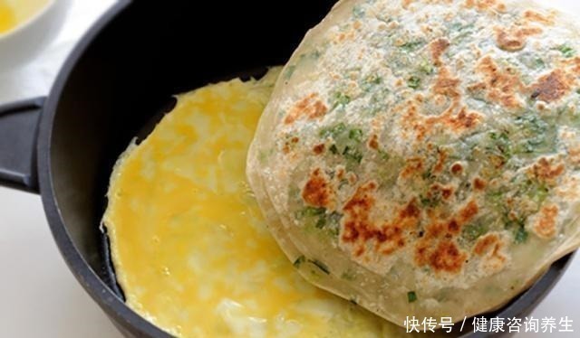 黑胡椒粉|葱油饼新吃法，不用揉面，不用烫面，外酥里嫩，放凉了也不会硬