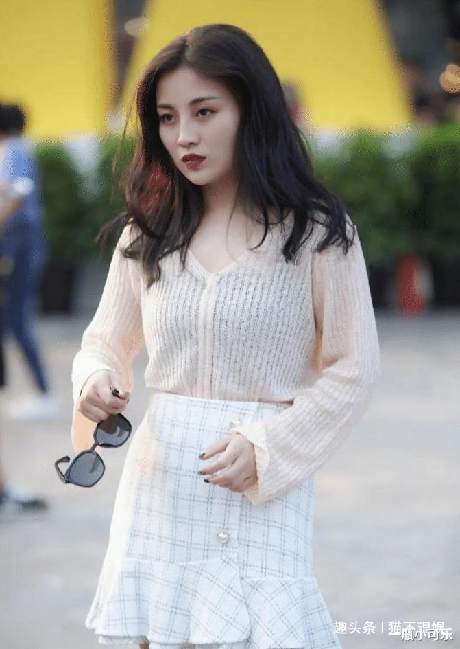 裙子 小巧女生买成了“大号裙子”,没想到成了另一种时尚
