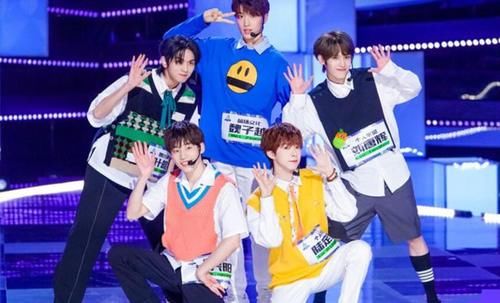 《创4》播出后，周深表示经常被邓超宁静的微信吵醒，原因超好笑