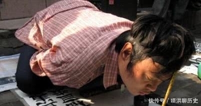 混饭|街边乞丐写出漂亮书法,中书协会专家:不值一提,混饭的工具罢了