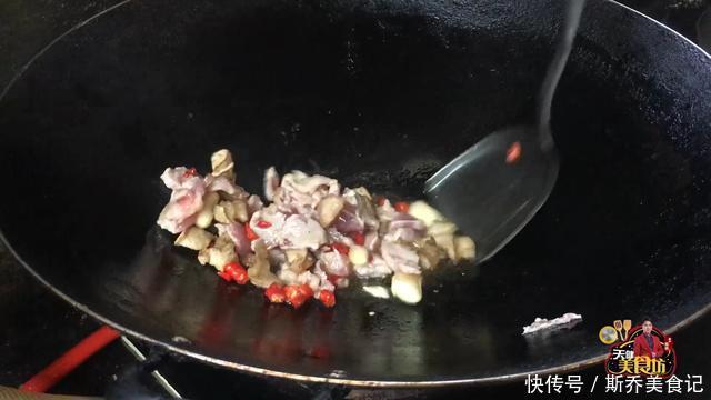 1汤匙|五花肉炒酸芋禾最好吃的做法,简单美味又下饭,看看你喜欢吃不