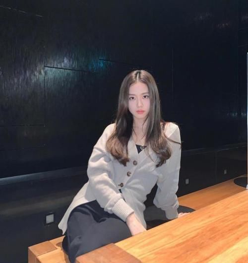 女人过了40岁,尽量避开这5种发型,尤其是第二种,显老又土气