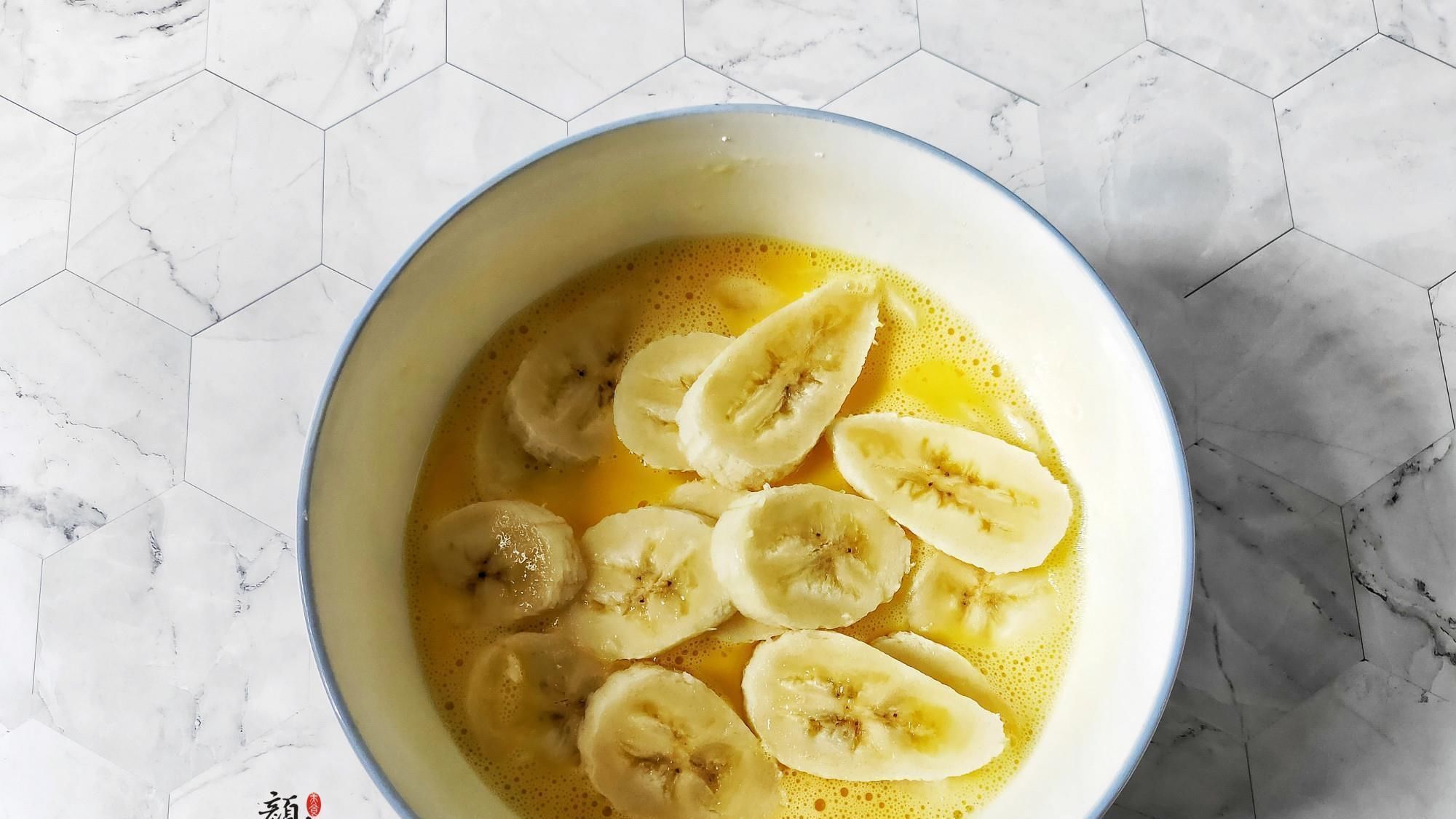 全家|香蕉最馋人的做法,我家隔三差五做,外酥里软,全家都爱吃