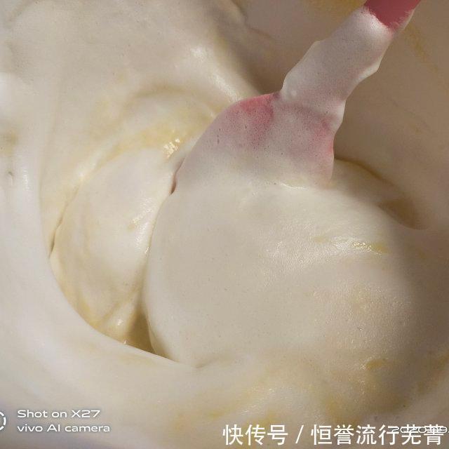 咸蛋|咸蛋黄戚风蛋糕,柔软可口,十分好吃