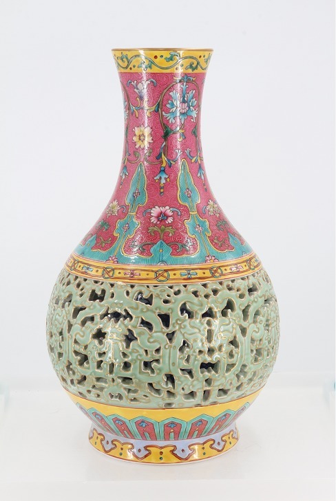 收官|2020年收官之作,市面浮现出清代官窑乾隆镂空瓶珍宝!