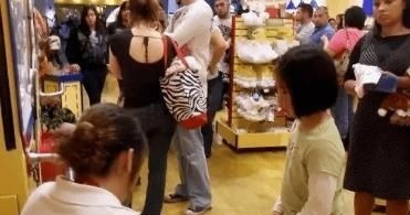 失控|“我不买了,妈妈别打了”,6岁女孩痛哭求饶:失控父母到底有多可怕!