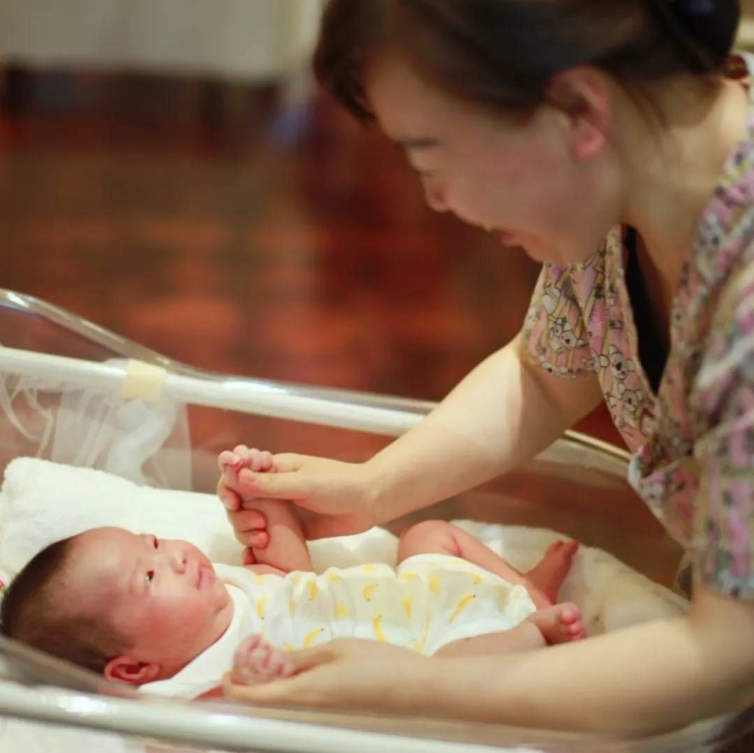 封面新闻|三胎时代 选择月子中心的标准“姿势”