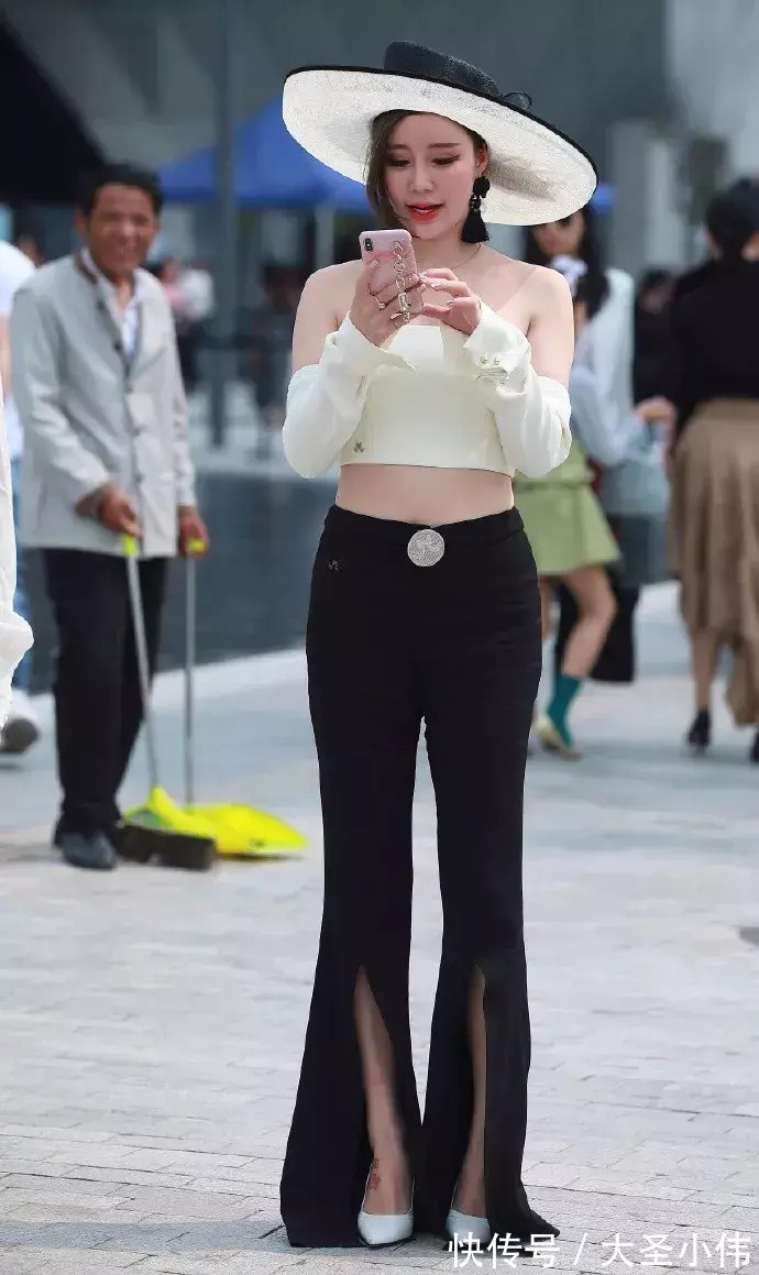 小姐姐 美女街拍:女人搭配高跟鞋,显得时尚又充满魅力