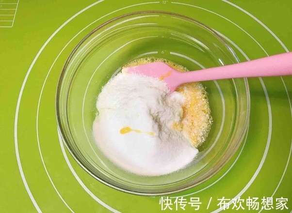 自己做的手撕椰蓉吐司，吃一年都不腻，学会后再也不用跑面包店了