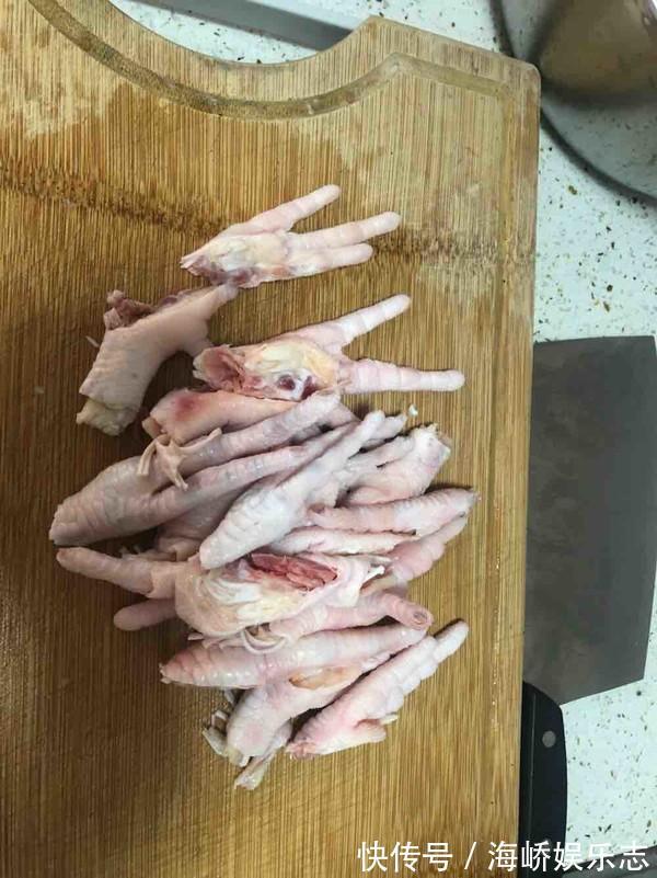 教你在家做红烧鸡爪，掌握好这做法，光闻味就流口水，越吃越上瘾