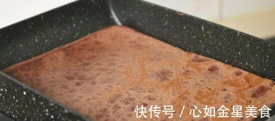 奥利奥草莓千层蛋糕，搅一搅就能做好，一口下去奶香浓郁！