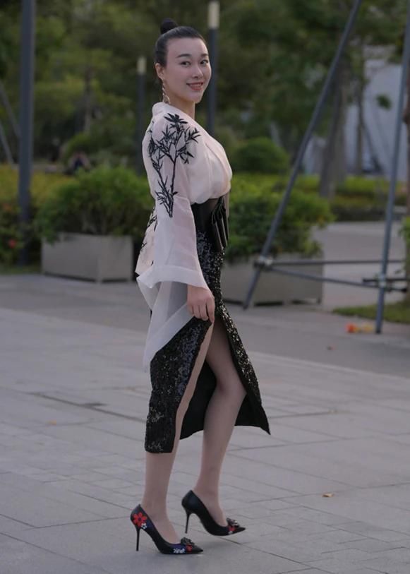 女神|气质靓丽的姐姐一身白色打扮完美演绎女神
