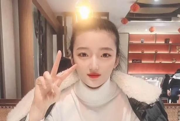 儿媳|最“仙气”奶奶走红，带孙女出门被误认成母女，儿媳：压力有点大