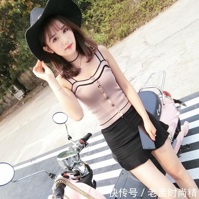 针织无袖 现在女孩真会穿,吊带都能穿出来,不过不得不说真好看