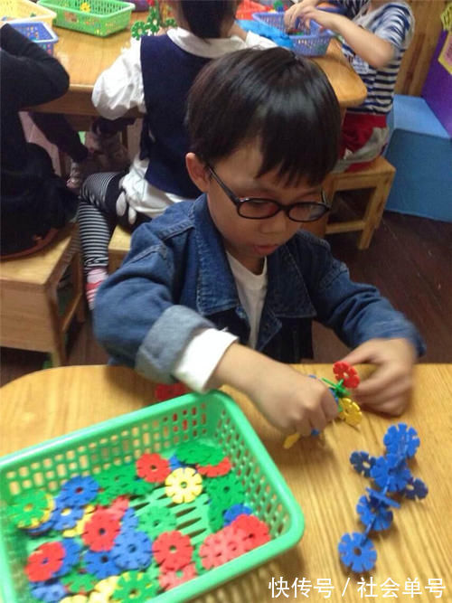 小孩|小孩有这3种“怪癖”别阻止,暗示智力超常,多半是学习的料