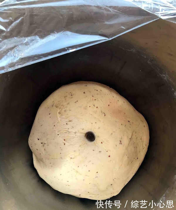 红糖馒头这样做，配方比例看下面，馒头香软蓬松，比买的好吃多了