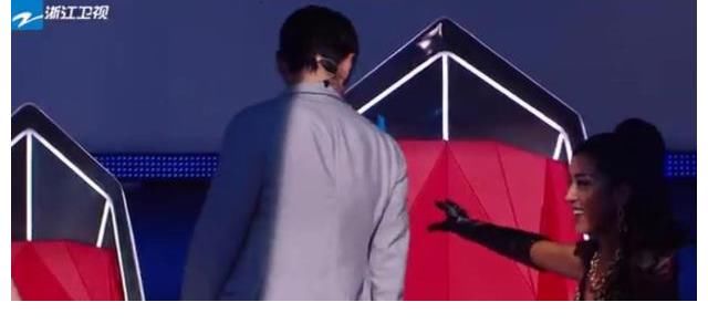 学员|第一场导师对决，与其说李荣浩战队赢了，不如说粤语歌曲赢了说唱