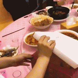 |搞笑GIF:大半夜的,你们要不要这么嗨啊