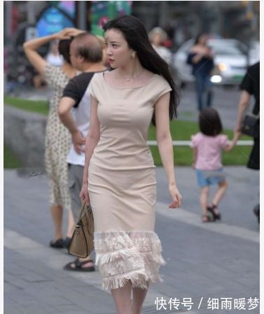 连衣裙|米黄色连衣裙搭配修身圆领设计,优雅高贵,尽显温柔气质