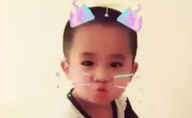 吃奶|5年前因吃奶太用力,被妈妈刮成“花脸猫”的宝宝,如今怎么样了