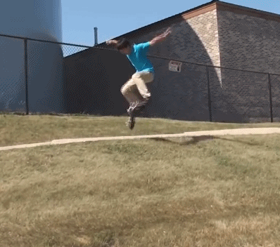 |搞笑GIF趣图：美女不要激动，我只是想摸一下你脸上的粉有多厚