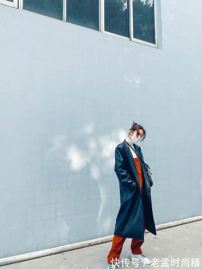 高级感|刘雯蓝色西装搭配长款毛呢外套,温柔又有气质