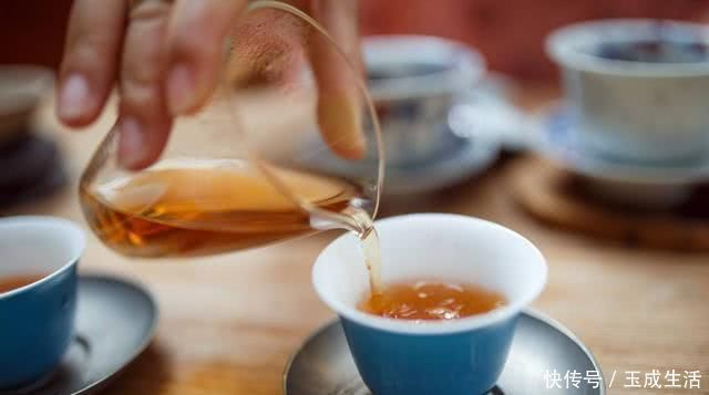 喝酒|喝酒的人总是喝茶好,还是喝开水好答案是“突然意识到“