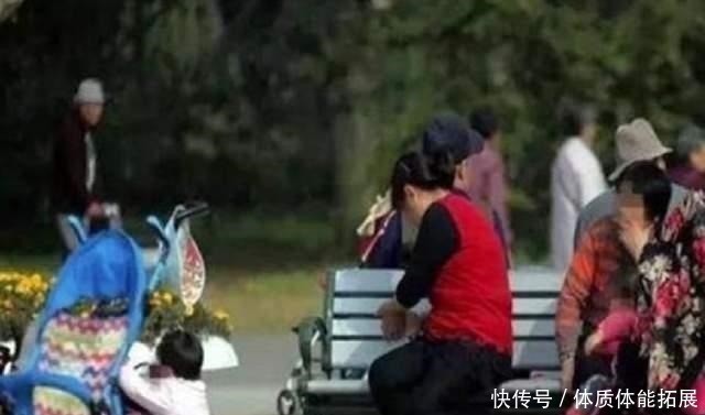 妈妈|46岁妈妈偶遇46岁奶奶,明明是同一年龄,差距却一目了然!