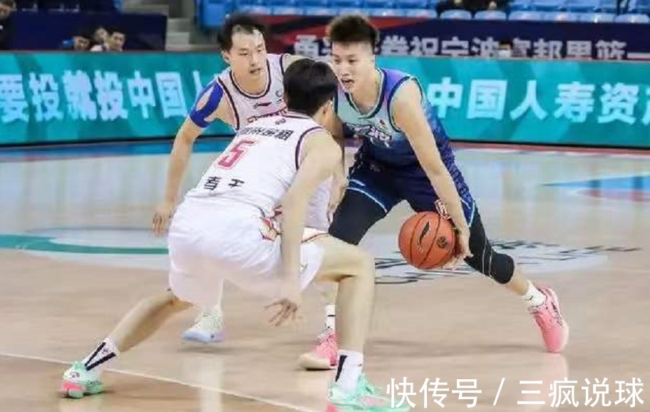 特罗特|不可思议!CBA球队误以为第三节将结束,后场直接出手,球迷傻眼