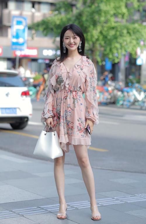 雪纺裙的美妙，让你穿出优雅的姿态，仙气十足又委婉动人