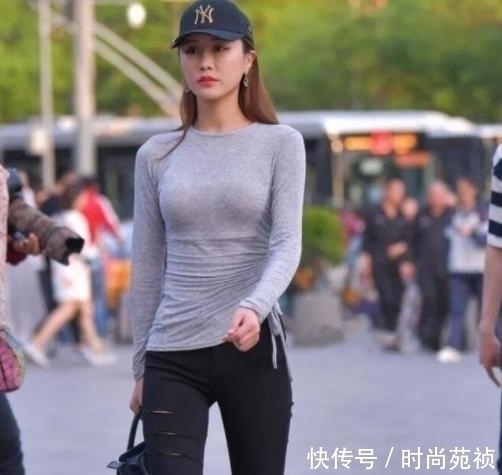 时尚 自信又时尚的小姐姐,打底裤的作用不容忽视,你是否感觉到了呢
