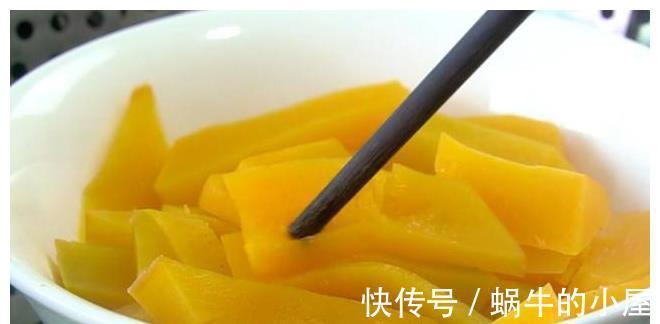 小米|小米别再熬粥喝了,加1块南瓜搅一搅,香甜又软糯,比蛋糕还好吃
