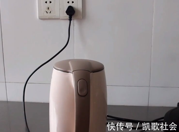 热水壶|还再用电热水壶烧水喝吗?好多人不当回事,现在清楚还不晚