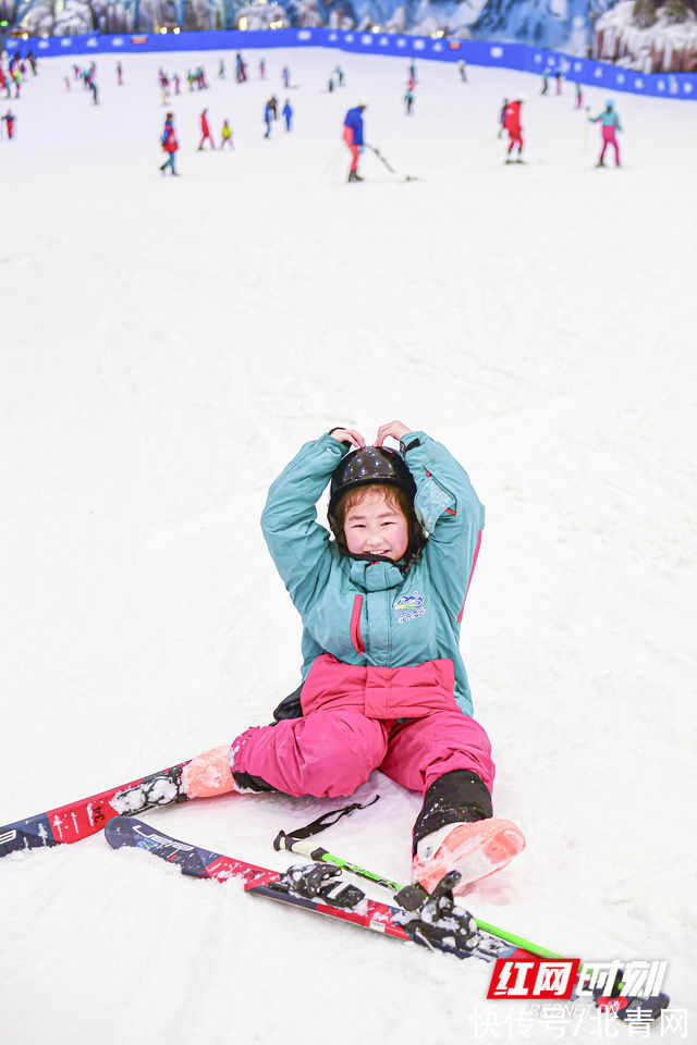 滑雪|组图丨滑雪萌宝们：“摔出快乐！”