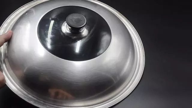妙用|用完的牙膏管别扔掉，放在厨房一年能省不少钱，邻居见了纷纷学