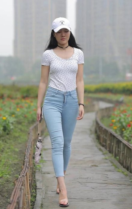 温柔魅力的小姐姐，轮廓性感分明，让人心动的感觉