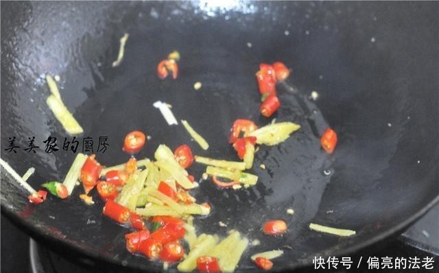  青辣椒片|它是“穷人的阿胶”，坚持每周吃1次，延缓更年期，50岁不显老