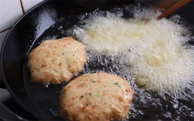 搅拌均匀|想吃油饼不用出去买,详细配方和比例告诉你,做法简单又好吃