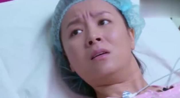 老来得子|52岁产妇生出“三胞胎”，看到娃后却崩溃大哭，医生：有点尴尬