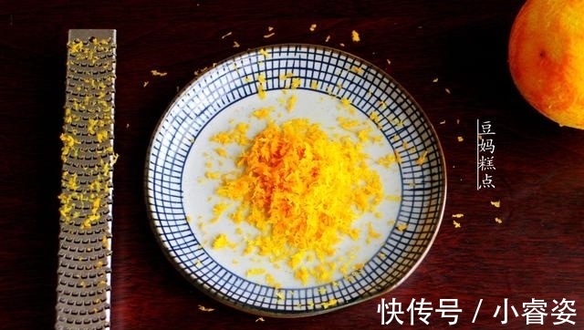 橙皮屑|无油无糖，还不用揉面！这款粗粮面包，简单快手，健康又味美