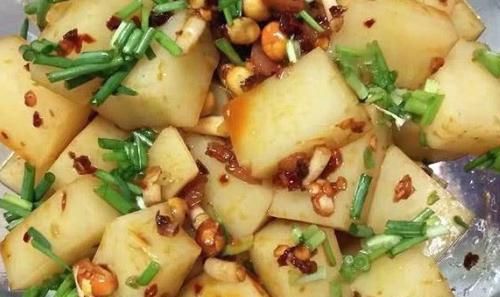 女性不想早衰，不妨多吃以下食物，補(bǔ)水潤(rùn)膚，排毒養(yǎng)顏，早吃早好